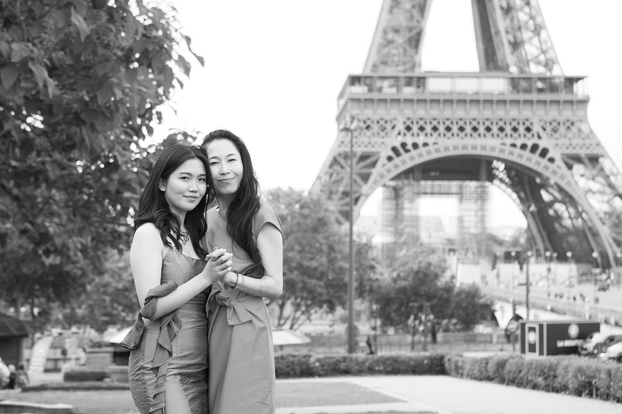 Happy friends in front of the Eiffel Tower