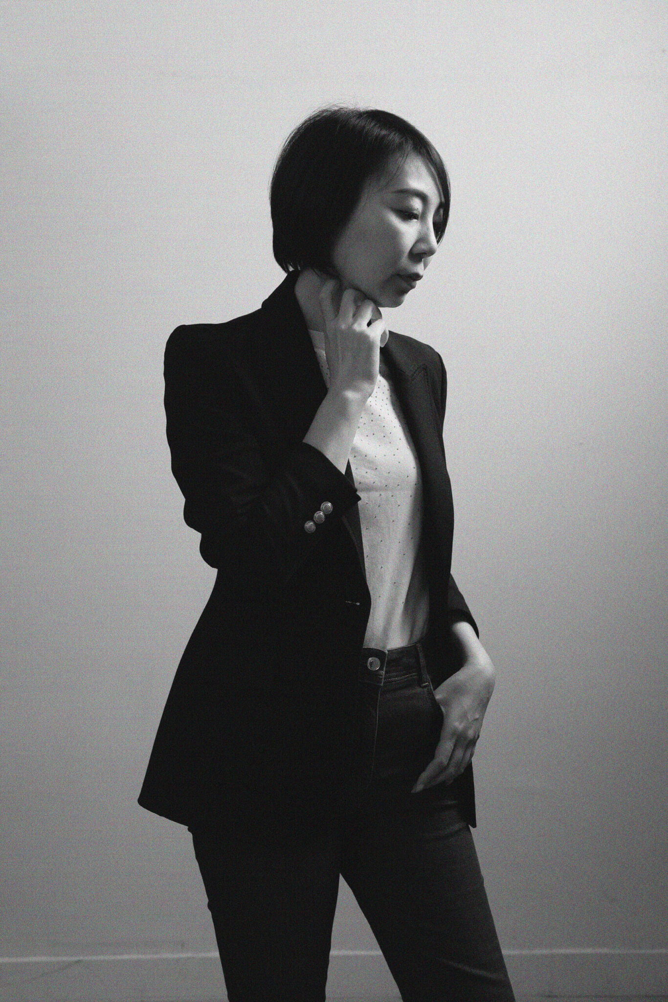 woman portrait in black and white